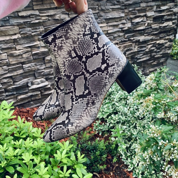 Vince booties made in Italy - Picture 7 of 8